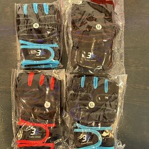 Unisex weight lifting 🏋🏼♀️ gloves.